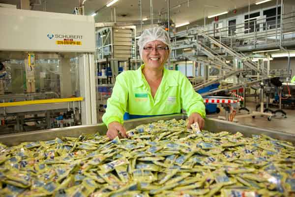 our-people-nestle-employee-at-campbellfield—tan-do600x400_8