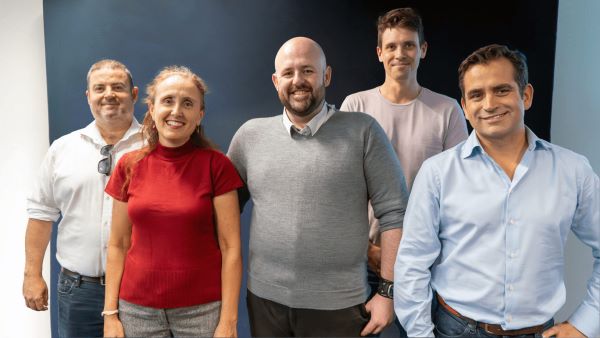 Team-Photo-with-CSIRO-1536×865