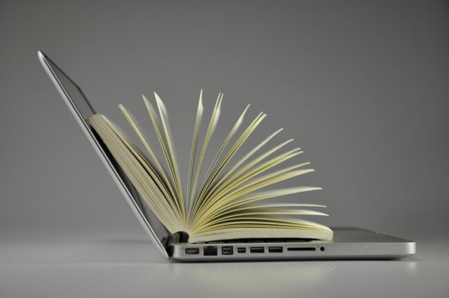 laptop-819285_1920 online-slots-guide