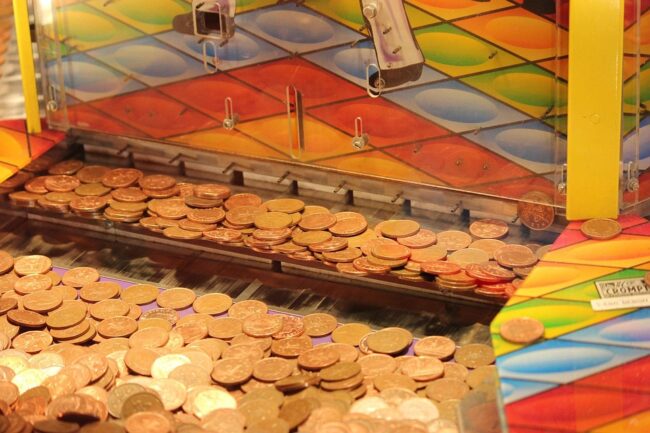 coin-drop-machine-71358_960_720 live-casino-games-online-real-dealers-real-money-wins